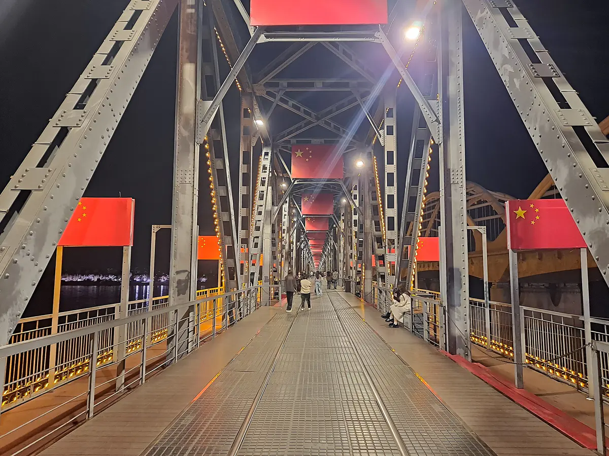 哈尔滨松花江铁路桥标志性晚霞摄影景观