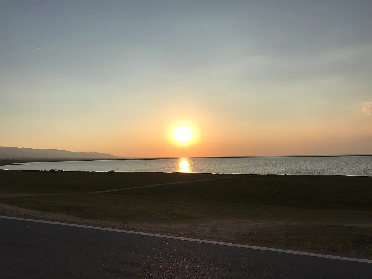 青海湖黑马河标志性晚霞摄影景观