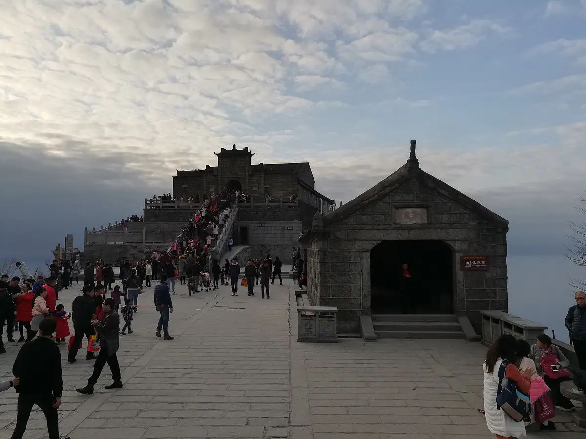 衡山祝融峰标志性晚霞摄影景观