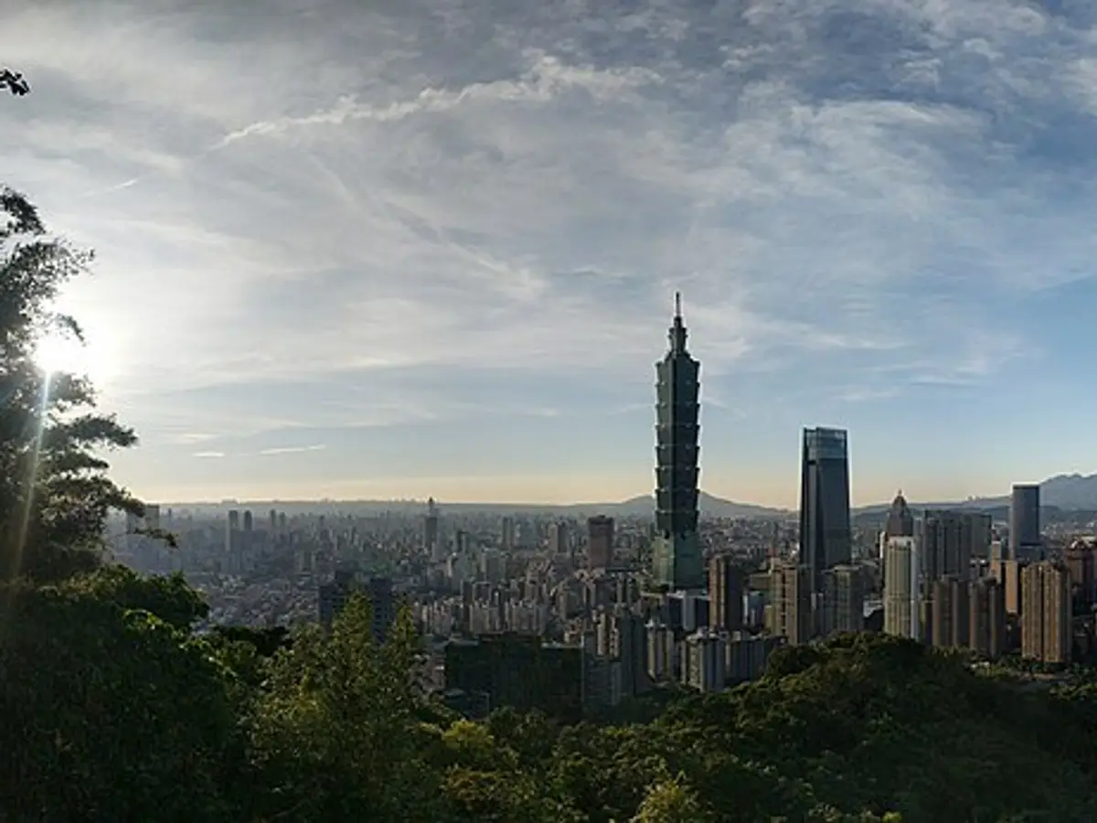 台北象山标志性晚霞摄影景观